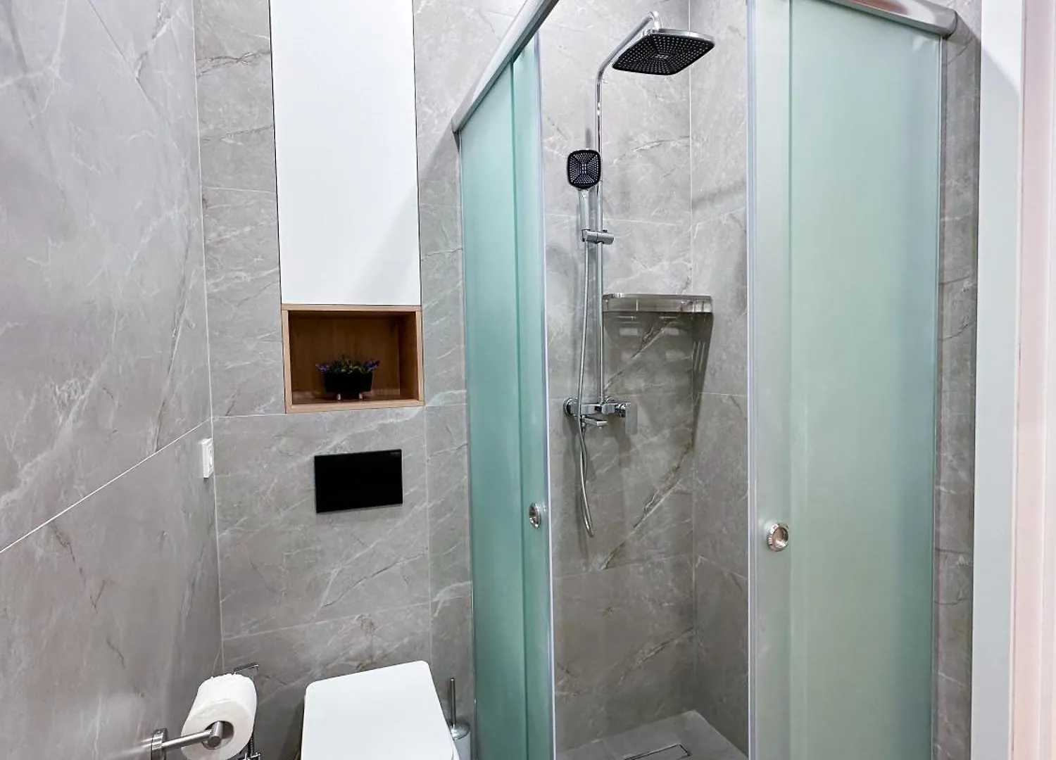 Современная Студия В 2 Минут До Мега Парка Almaty Apartment